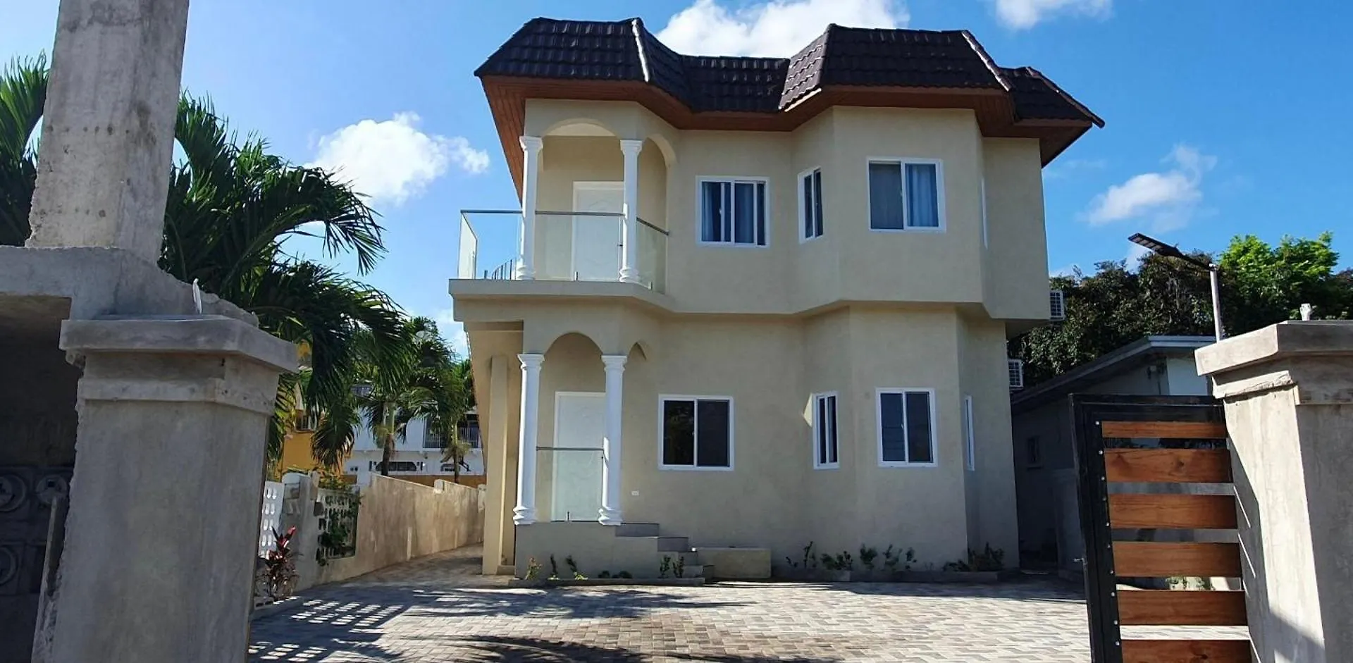 Sorina'S Apartments Ocho Rios