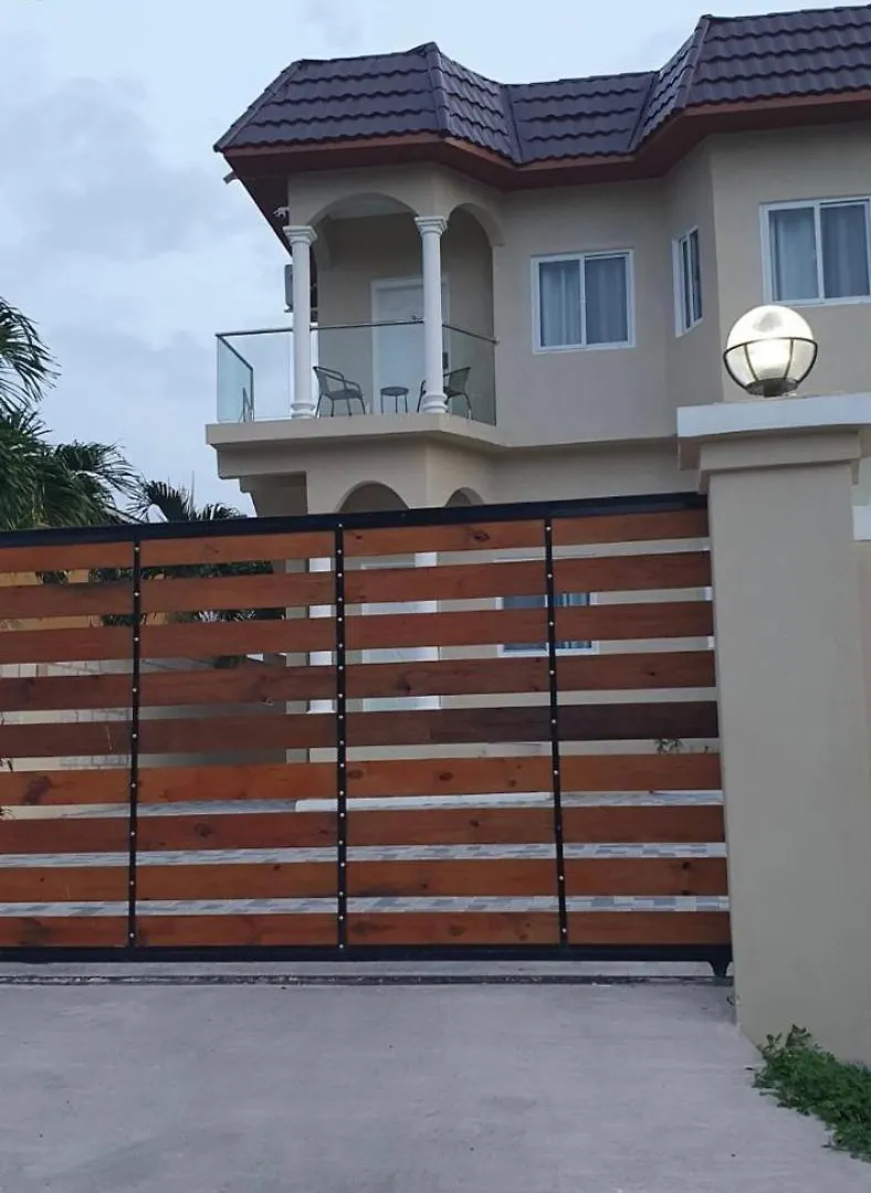 Sorina'S Apartments Ocho Rios